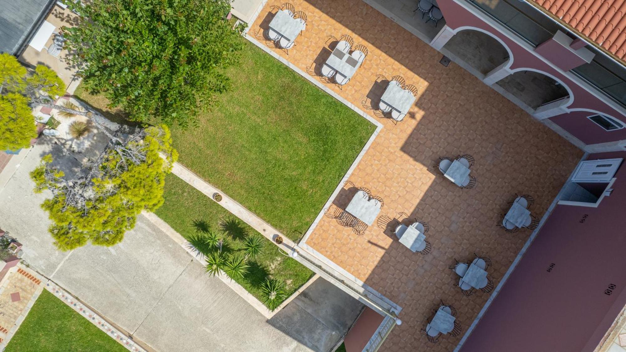 Hotel Balcony 2*